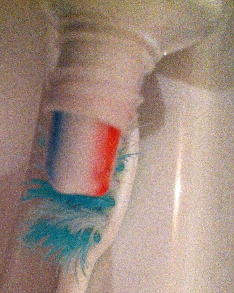 Dentifrice sur brosse à dents